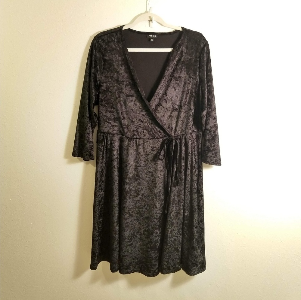 Torrid • Black Velvet Faux Wrap Dress • Size 1